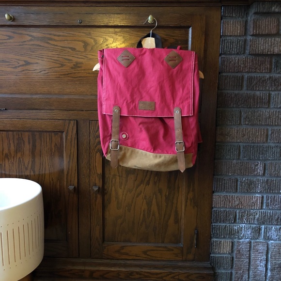 American Eagle Outfitters Handbags - American Eagle Rucksack Backpack vintage style red
